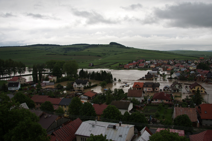 Fotogaléria Záplava v Ľubici 4.6.2010 /časť 6./ Z kostolnej veže (21) Záplava v Ľubici 4.6.2010 /časť 6./ Z kostolnej veže