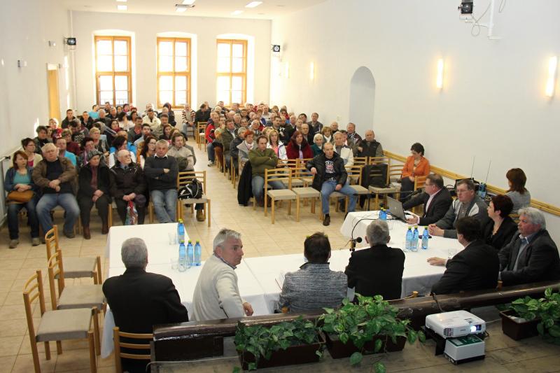 Fotogaléria Verejná schôdza - výstavba poldrov (52) Verejná schôdza - výstavba poldrov